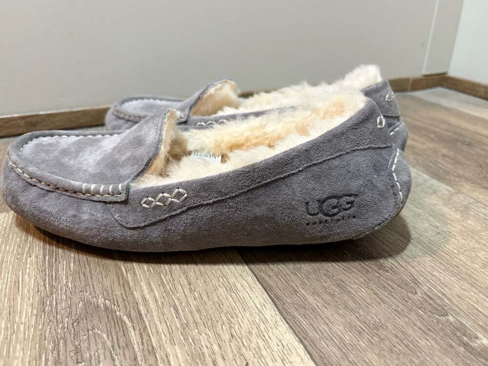 UGG Ansley Moccasin Slipper S/N 3312 Gray Suede Size 9